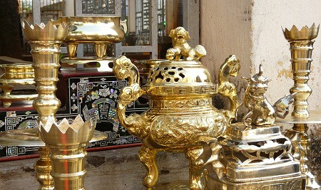 Những bộ lư đồng cần sự tỉ mỉ, khéo léo của người thợ. Những bộ lư đồng cần sự tỉ mỉ, khéo léo của người thợ