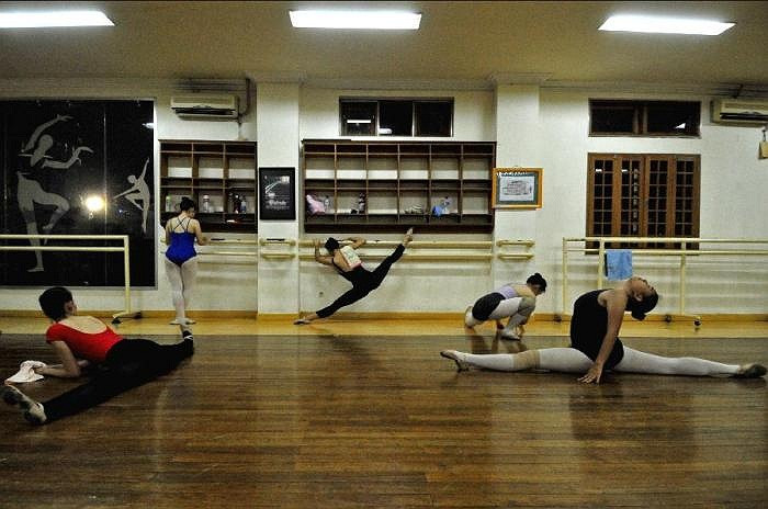 Ở bộ môn múa ba lê, các nghệ sĩ cần đòi hỏi sự dẻo dai của cơ thể