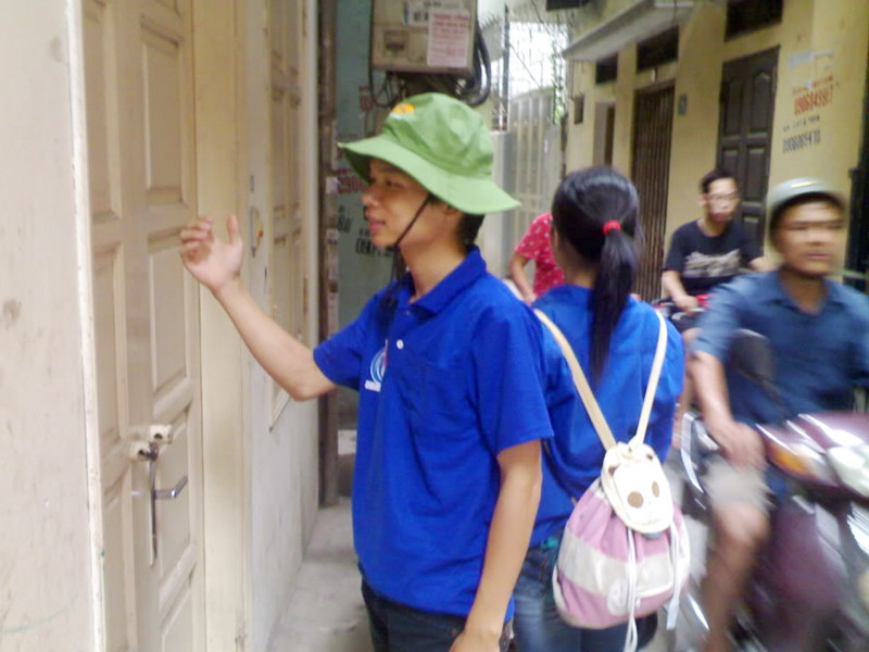 Sinh viên tình nguyện gõ cửa tìm nhà trọ