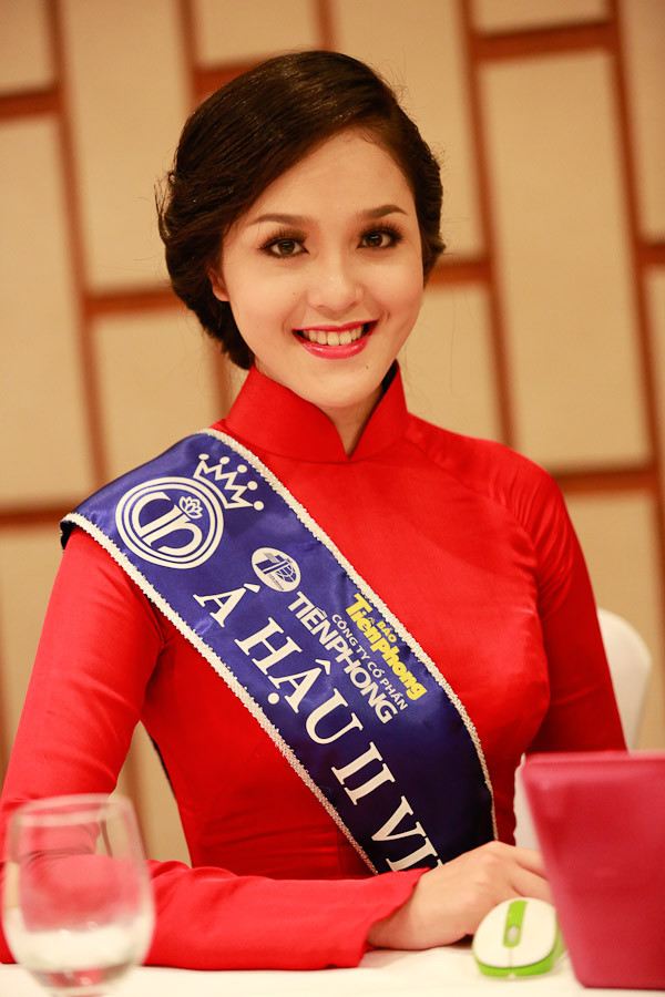 Á hậu 2 Đỗ Hoàng Anh