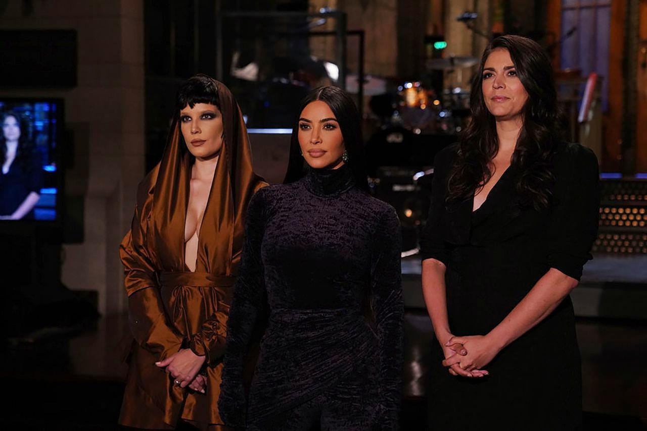 Từ trái sang: Halsey, Kim Kardashian và Cecily Strong. (Nguồn: Saturday Night Live) Từ trái sang: Halsey, Kim Kardashian và Cecily Strong. (Nguồn: Saturday Night Live)