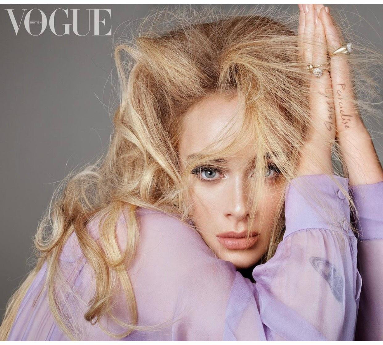 Adele trong sắc tím mộng mơ của N21 và nhẫn Louis Vuitton. Ảnh: British Vogue Adele trong sắc tím mộng mơ của N21 và nhẫn Louis Vuitton. Ảnh: British Vogue