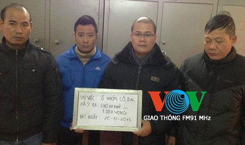 Các con bạc bị bắt giữ tại cơ quan công an