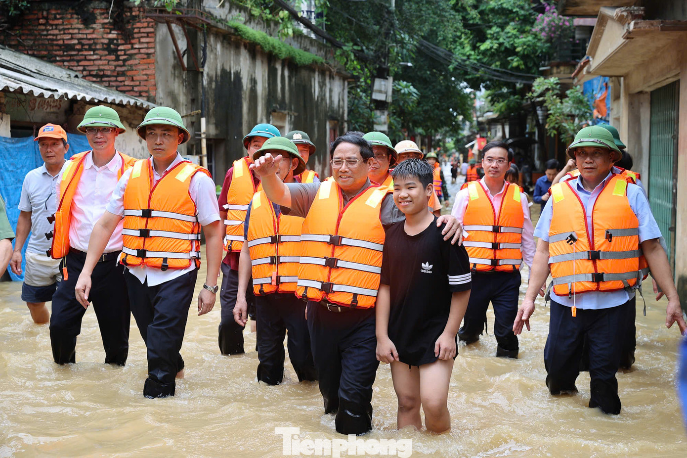 Thủ tướng yêu cầu kiểm soát chặt chẽ, hướng dẫn, hỗ trợ bảo đảm an toàn giao thông, nhất là tại các khu vực ngập sâu, nước chảy xiết, khu vực có nguy cơ sạt lở Thủ tướng yêu cầu kiểm soát chặt chẽ, hướng dẫn, hỗ trợ bảo đảm an toàn giao thông, nhất là tại các khu vực ngập sâu, nước chảy xiết, khu vực có nguy cơ sạt lở