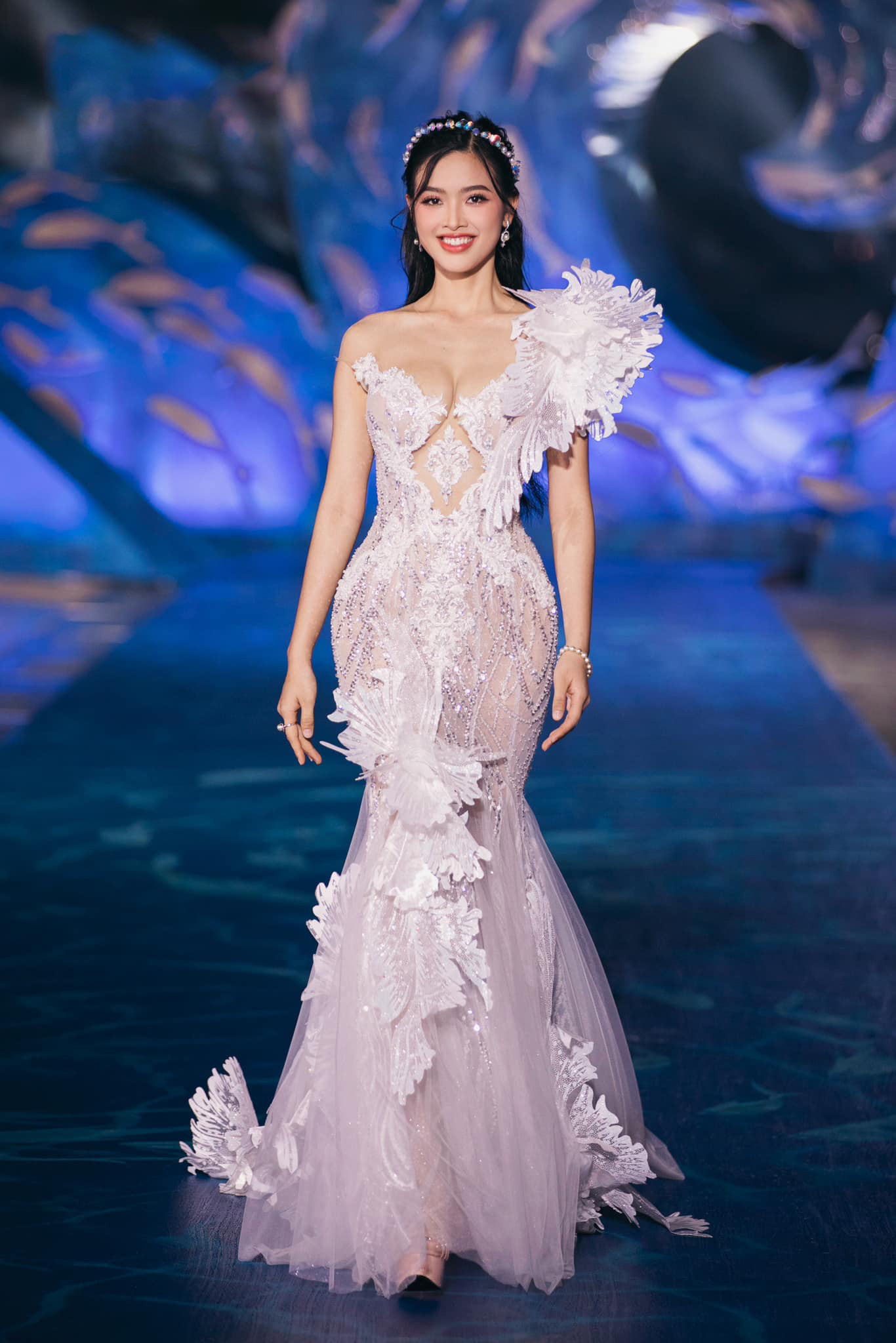 Thoa Thương được nhận xét có gương mặt sáng, kỹ năng trình diễn tốt và giành nhiều thành tích ở các giải phụ. Cô thắng giải Người đẹp Áo dài, vào top 16 Người đẹp Nhân ái, top 10 Người đẹp Du lịch.