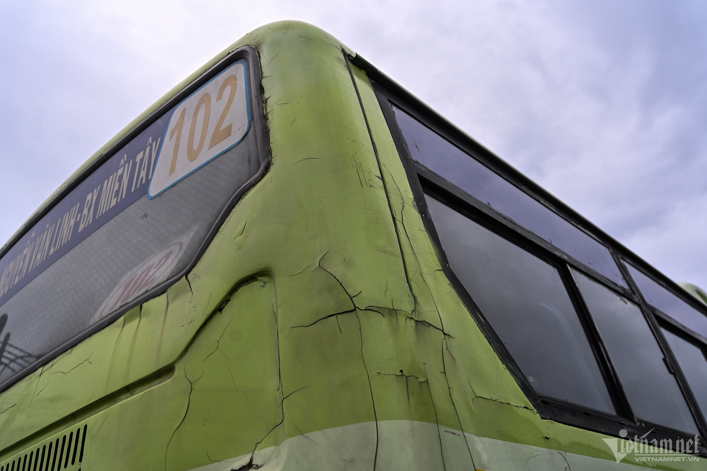 TP.HCM vẫn còn nhiều xe buýt ở các tuyến khác cũng trong tình trạng hư hỏng, xuống cấp cần được thay mới trong đó có tuyến 102, 09...