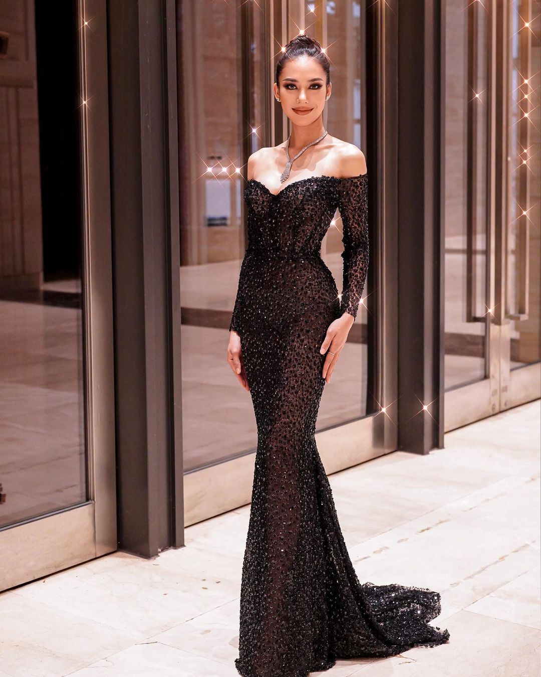 Năm 2022, đại diện Lào tại Hoa hậu Hoàn vũ là người đẹp Payengxa Lor đã làm nên lịch sử khi giúp Lào lần đầu in-top tại sân chơi Hoa hậu Hoàn vũ. Payengxa là cô gái H'Mông đầu tiên giành được danh hiệu Hoa hậu Hoàn vũ Lào.