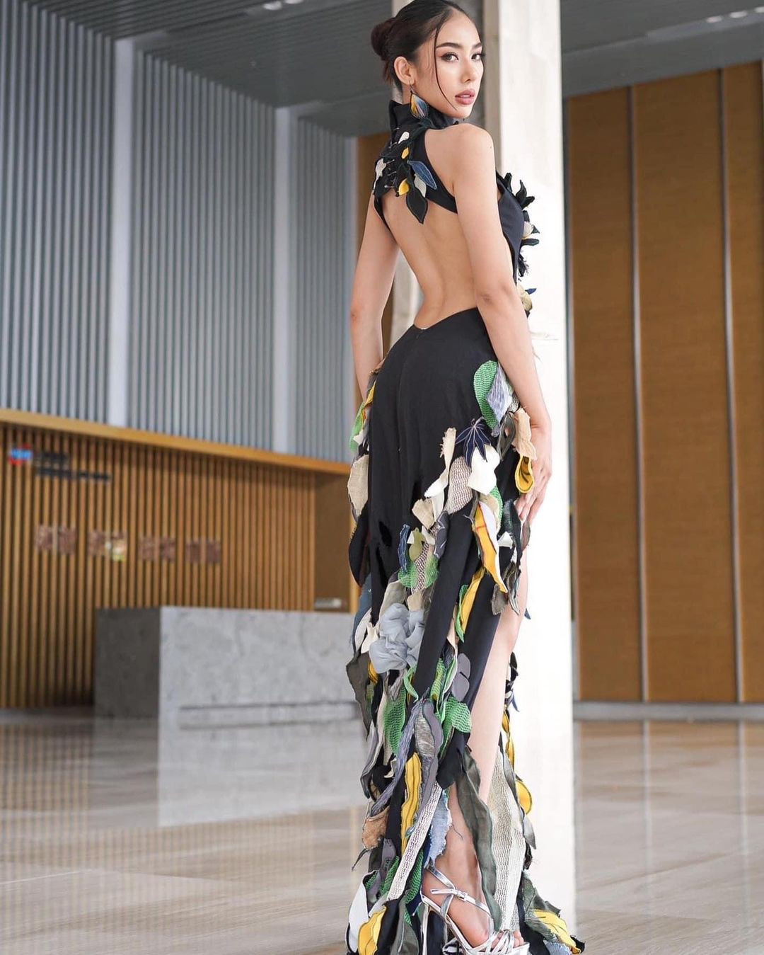 Năm 2022, đại diện Lào tại Hoa hậu Hoàn vũ là người đẹp Payengxa Lor đã làm nên lịch sử khi giúp Lào lần đầu in-top tại sân chơi Hoa hậu Hoàn vũ. Payengxa là cô gái H'Mông đầu tiên giành được danh hiệu Hoa hậu Hoàn vũ Lào.