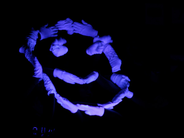 Trong chương trình, khán giả còn được theo dõi nhiều tiết mục trình diễn khác như nhảy MJ, xếp hình...