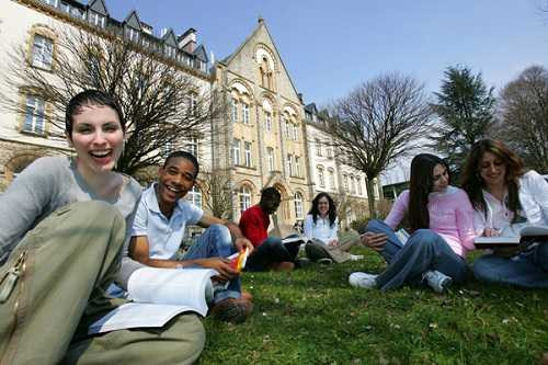 Người dân quốc gia châu Âu nào thành thạo nhiều ngôn ngữ nhất (4 ngôn ngữ)?