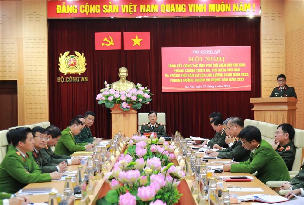 Các đại biểu tham gia hội nghị.