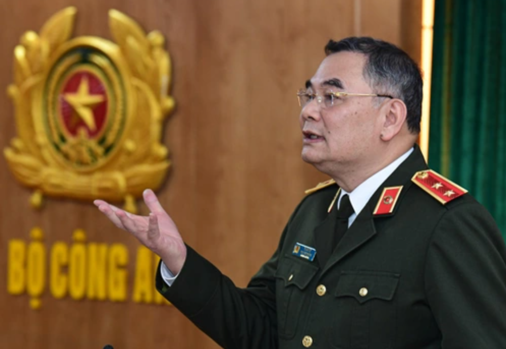 Trung tướng Tô Ân Xô trả lời tại cuộc họp báo. Trung tướng Tô Ân Xô trả lời tại cuộc họp báo.