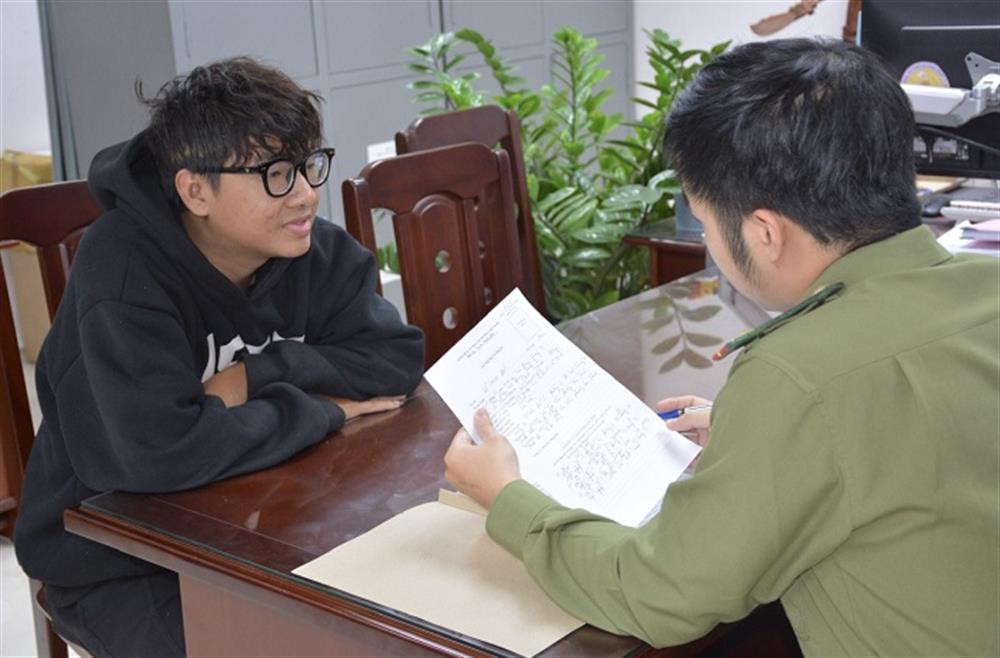 Đức tại cơ quan công an.