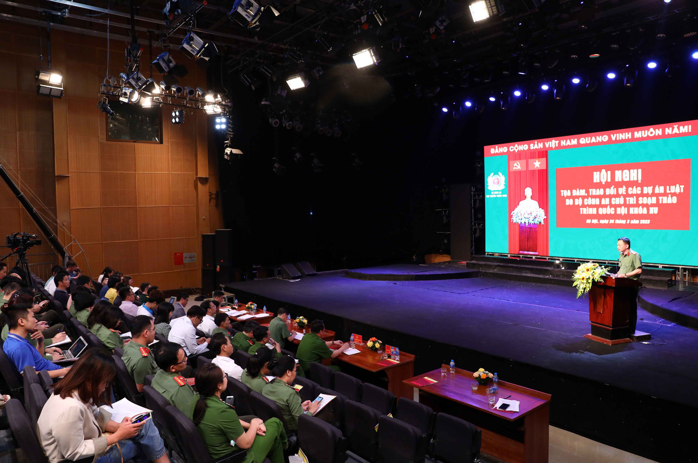 Nhiều đại biểu tham gia buổi toạ đàm.