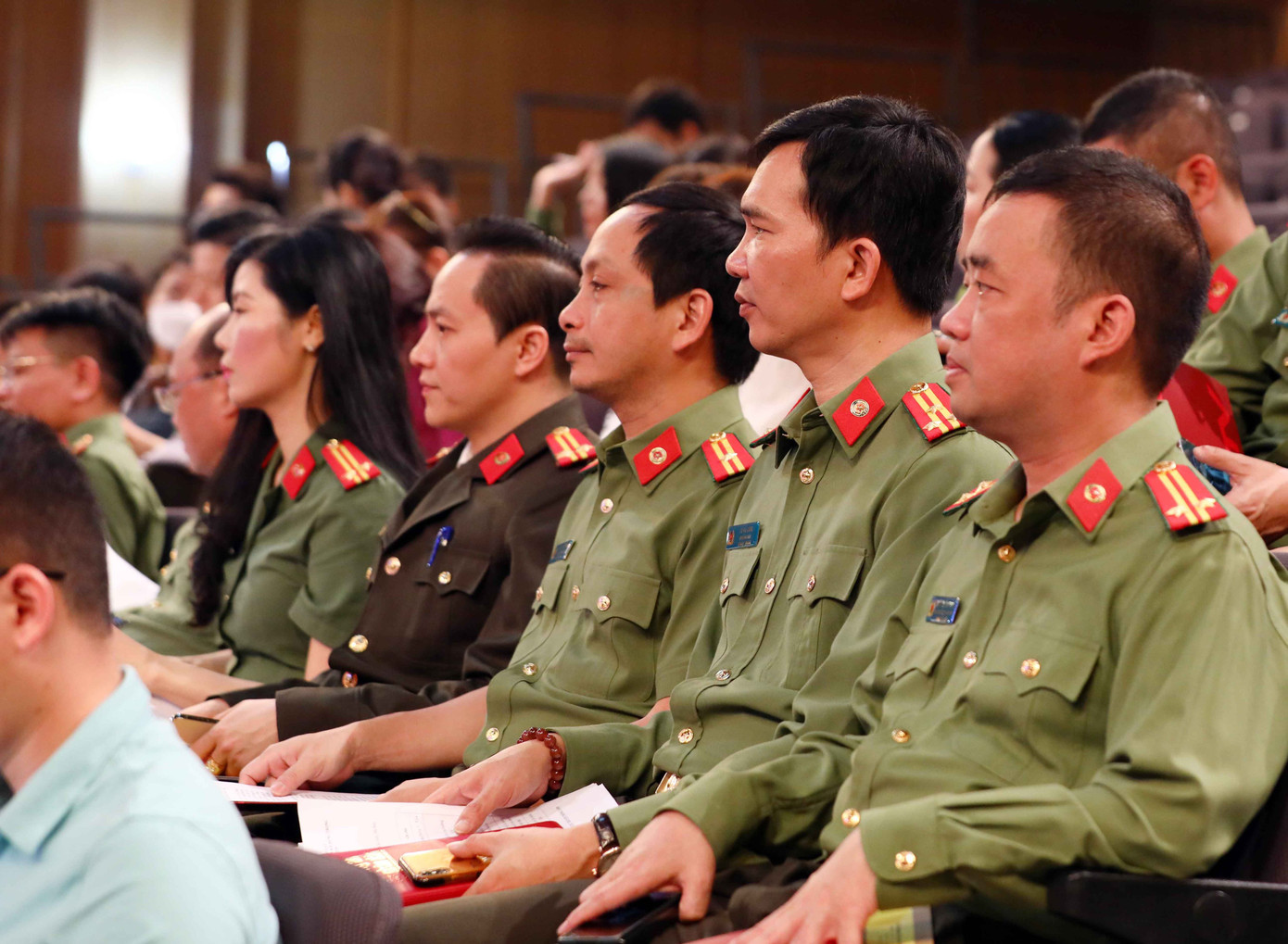 Các đại biểu tham gia buổi toạ đàm.