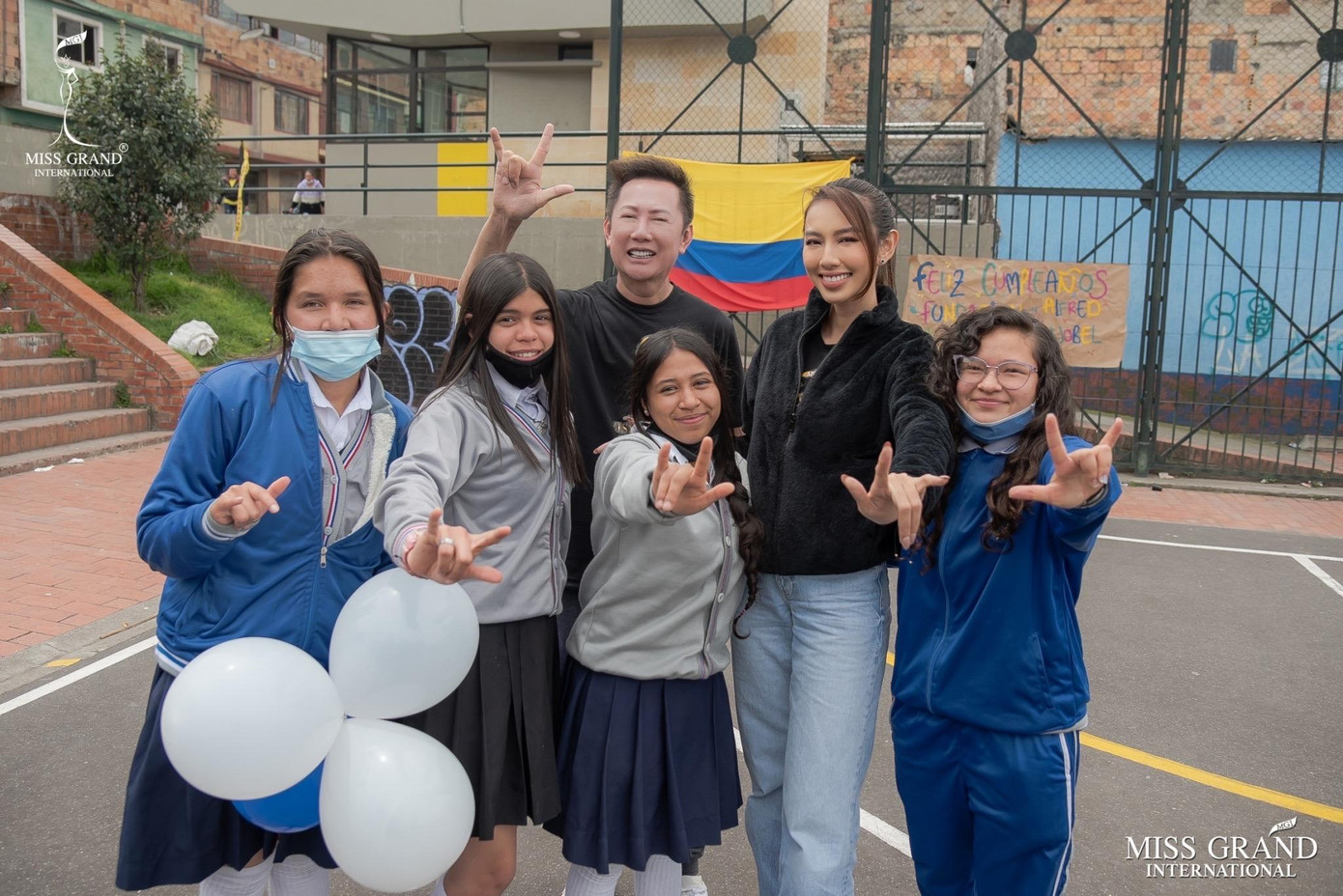 Thuỳ Tiên và chủ tịch Miss Grand tham gia nhiều hoạt động từ thiện ở Nam Mỹ.