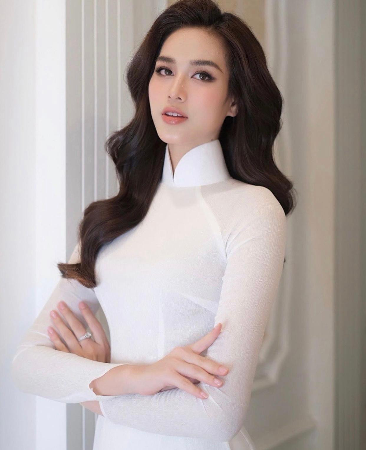 Có thể thấy sau Miss World 2021, Đỗ Thị Hà đã thực sự trưởng thành cả về nhan sắc lẫn thần thái, phong cách.