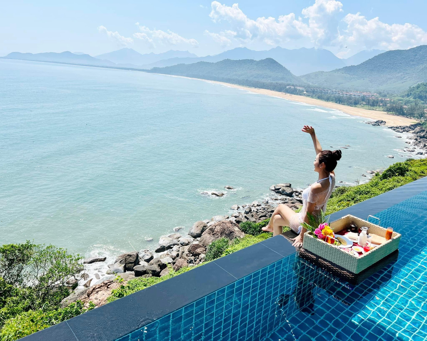 Sau nhiều năm lăn lộn showbiz, Jennifer Phạm đang có cuộc sống viên mãn đáng ngưỡng mộ.