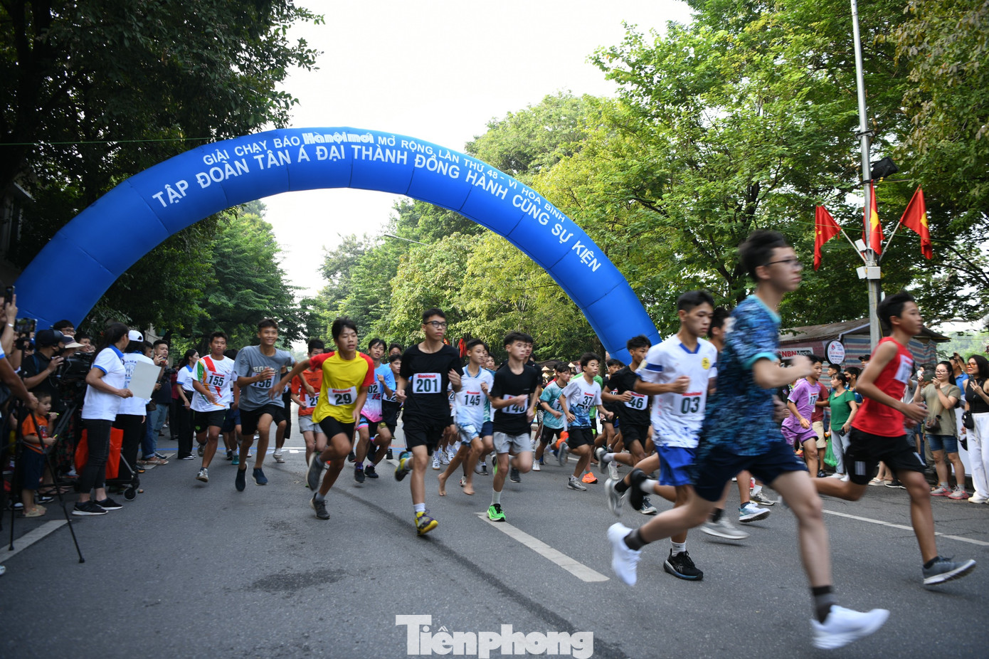 Nội dung chạy 1.750m Nam THCS (1 vòng hồ).