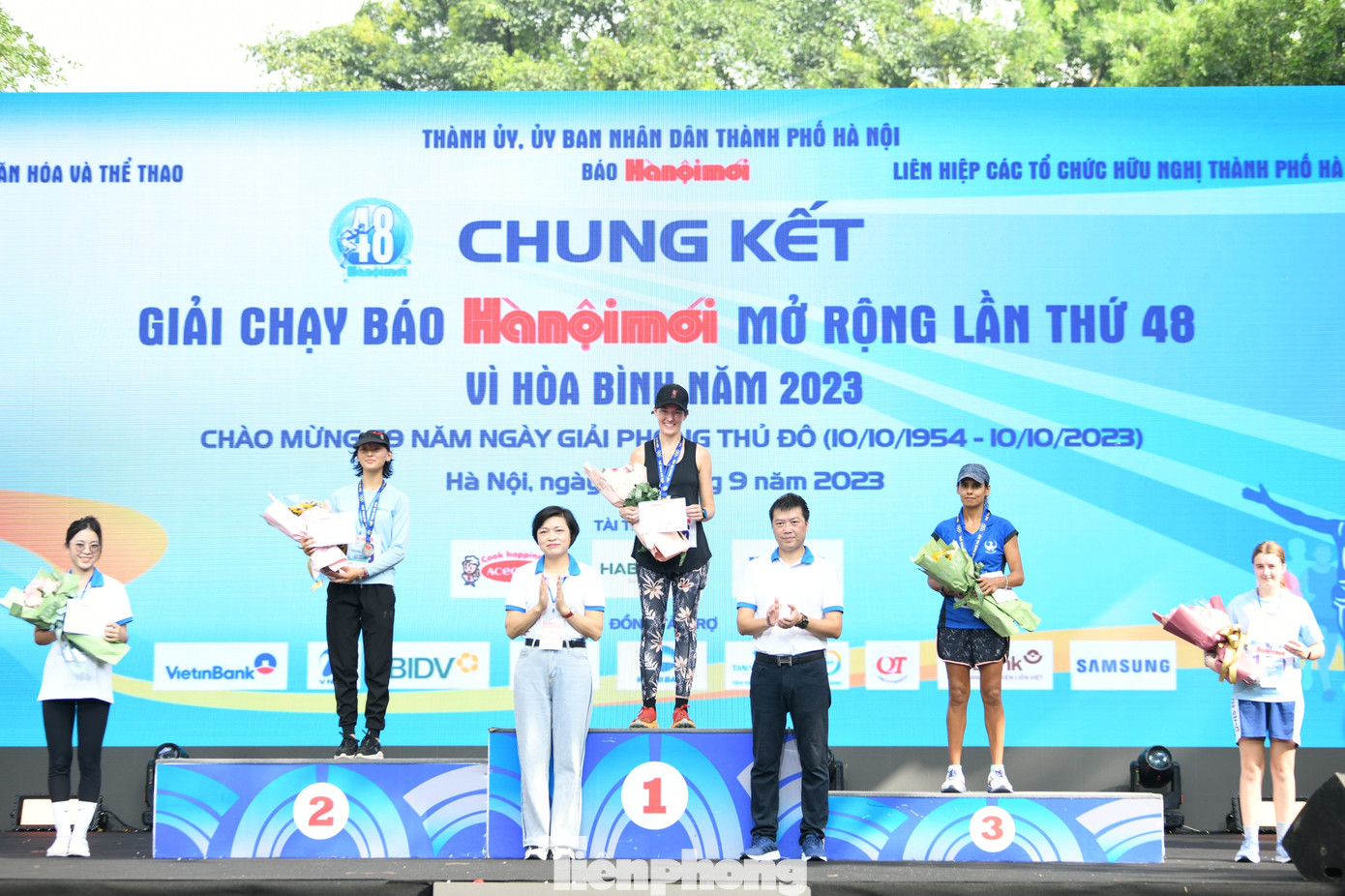 Trao giải nội dung nữ người nước ngoài.