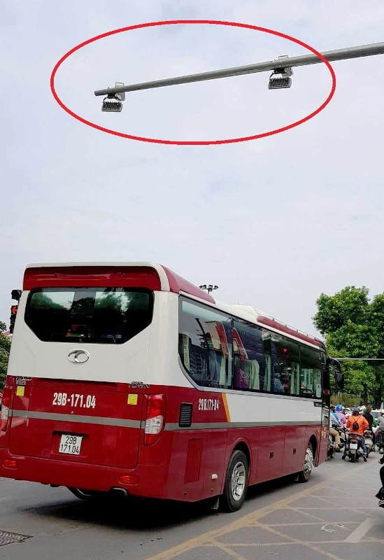 Cận cảnh 'rừng' camera khó dùng phạt nguội tại Hà Nội ảnh 1
