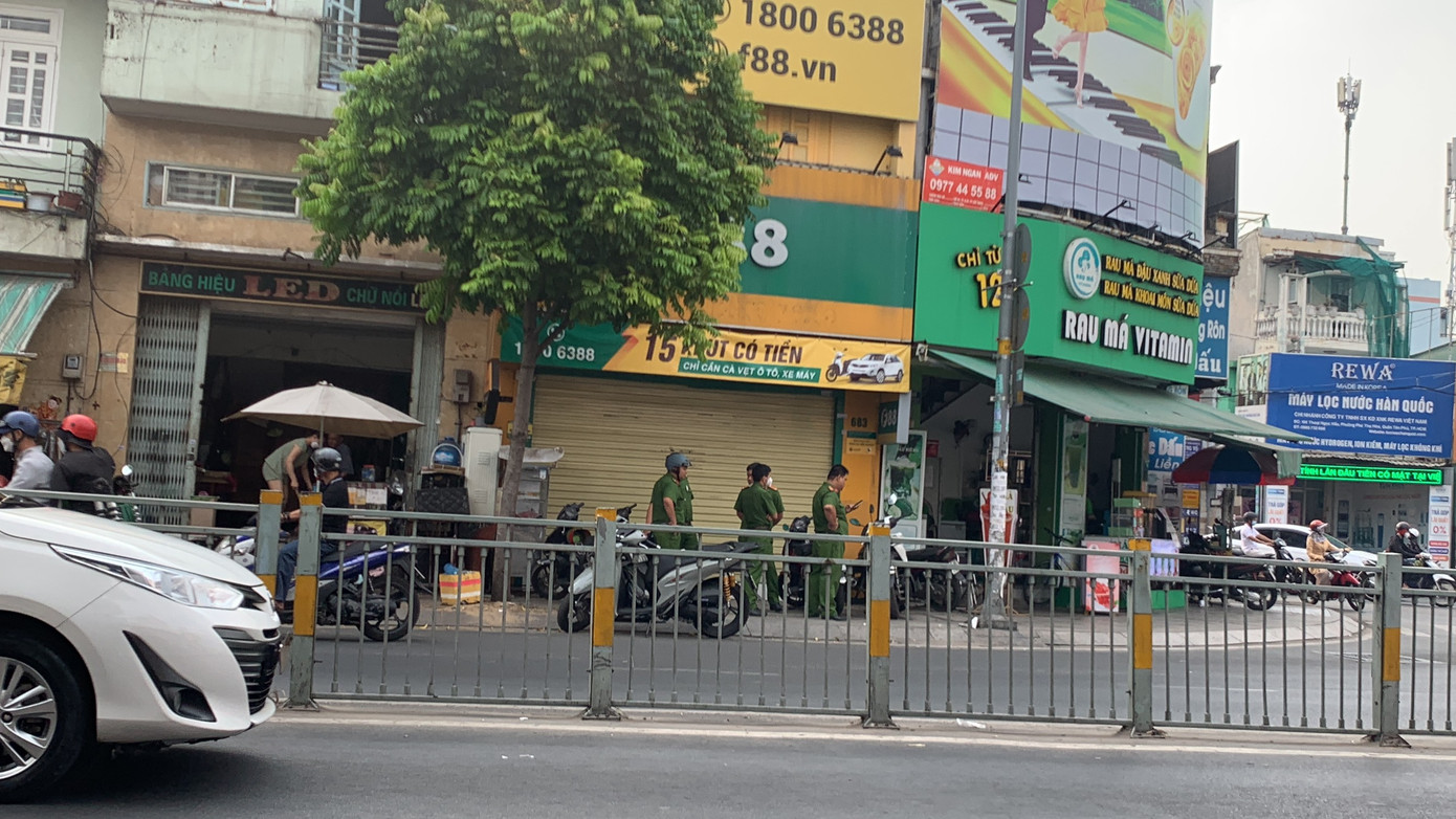Chi nhánh F88 tại địa chỉ 683 Lũy Bán Bích, phường Hoà Thạnh, quận Tân Phú cửa đóng them cài. Ảnh: CTV Chi nhánh F88 tại địa chỉ 683 Lũy Bán Bích, phường Hoà Thạnh, quận Tân Phú cửa đóng them cài. Ảnh: CTV