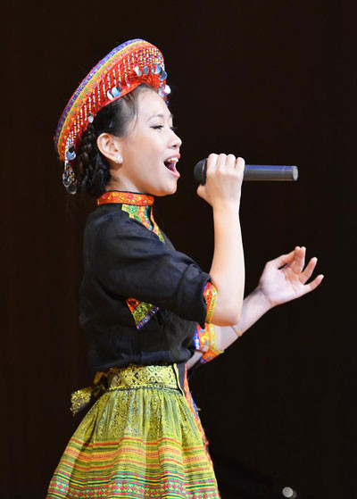 Sở hữu một giọng hát đẹp và phong cách biểu diễn tạo thiện cảm cho khán giả 