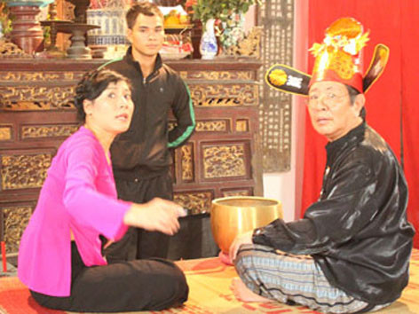 Nghệ sỹ Tạ Am (phải) trong một cảnh phim Tết 2014. Ảnh: Gia đình Xã hội. Nghệ sỹ Tạ Am (phải) trong một cảnh phim Tết 2014. Ảnh: Gia đình Xã hội