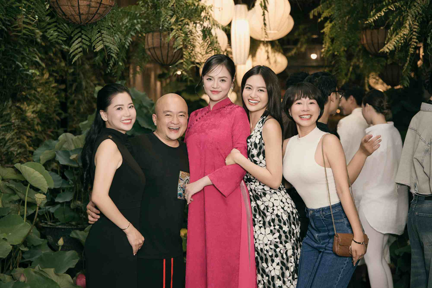 Thu Quỳnh, Thuỳ Anh, Hoàng Kim Ngọc háo hức với bộ sưu tập mới của Cao Minh Tiến.