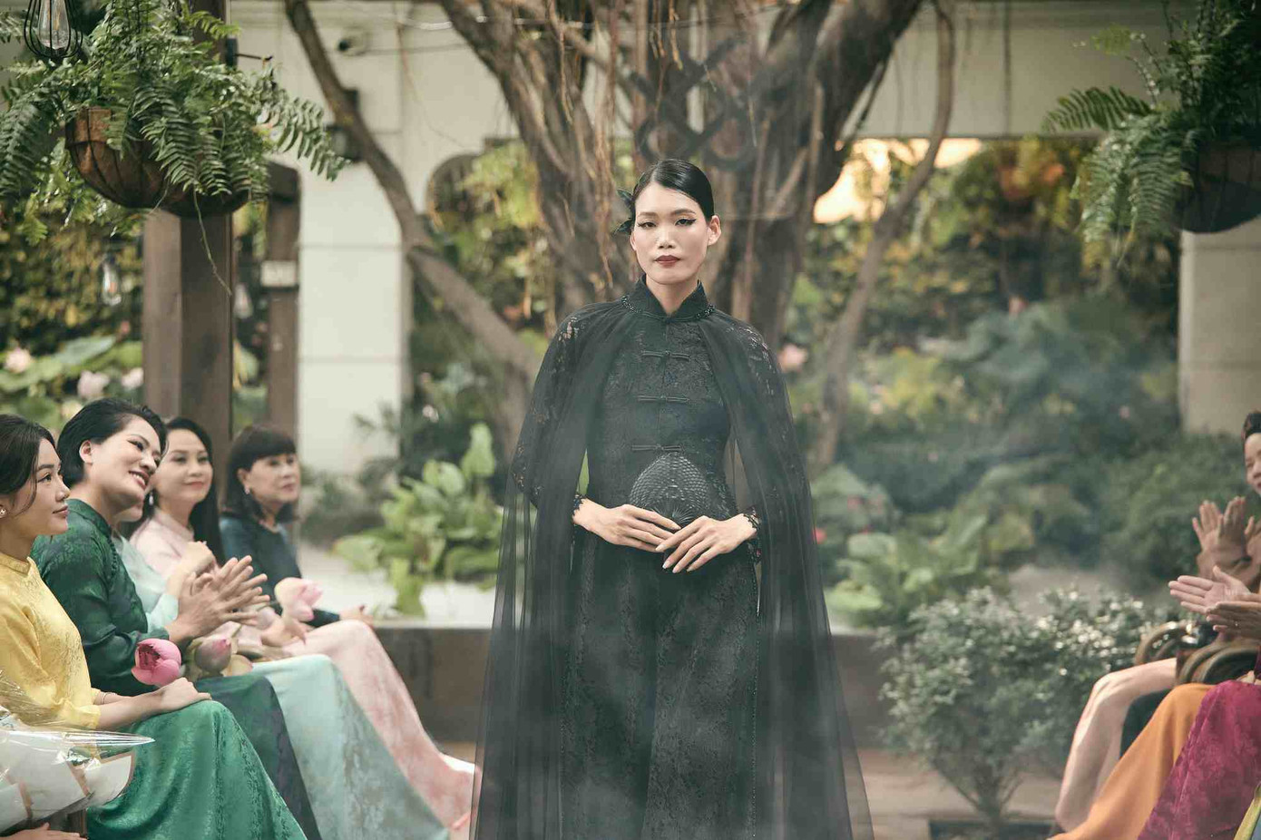 Những thiết kế độc đáo của Cao Minh Tiến được trình diễn.