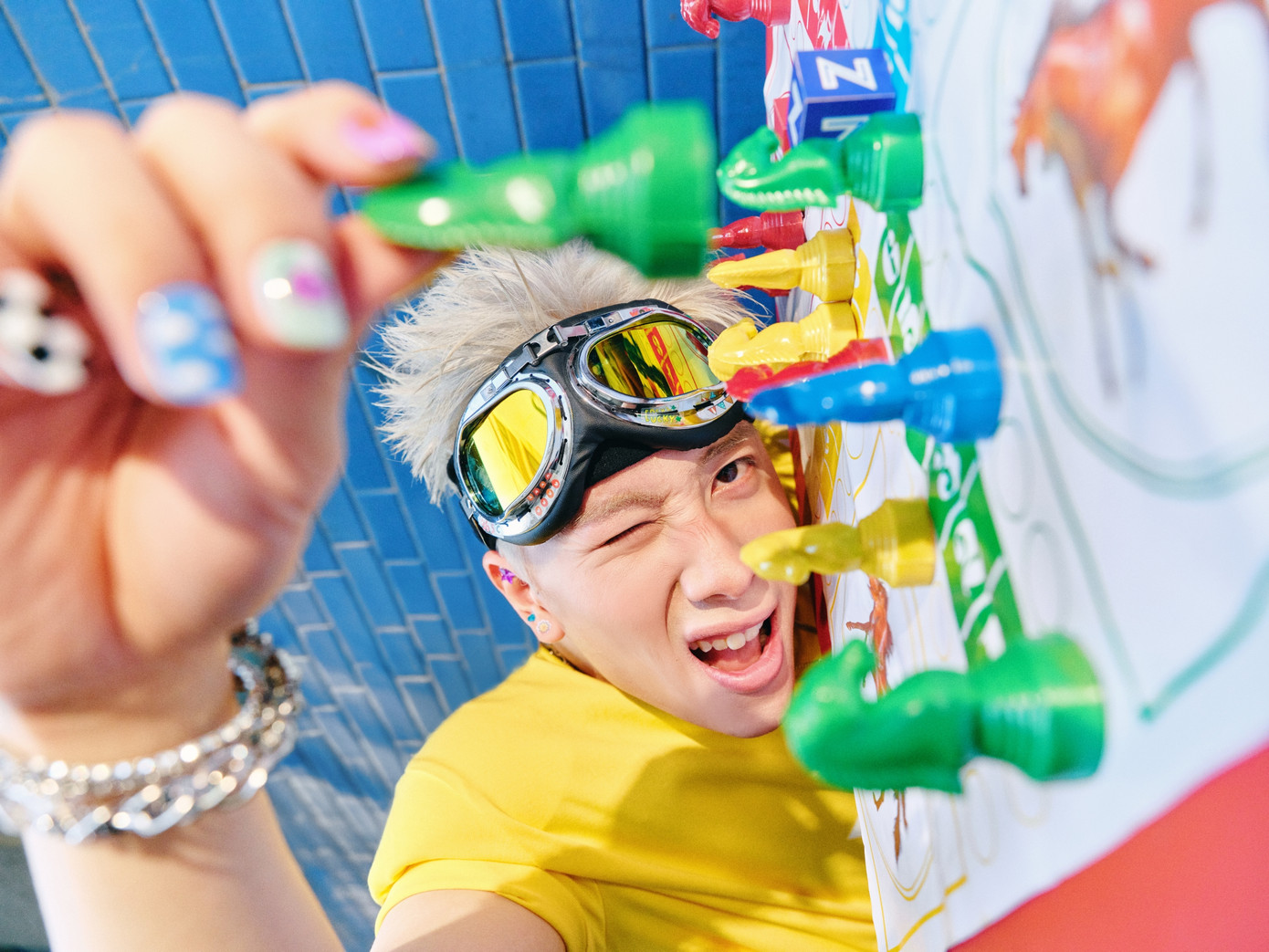 NICKY chính thức solo sau khi MONSTAR rã nhóm cùng âm nhạc trẻ trung, sôi động. NICKY chính thức solo sau khi MONSTAR rã nhóm cùng âm nhạc trẻ trung, sôi động.