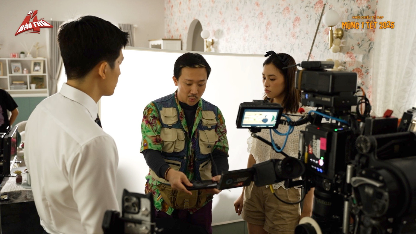 Trấn Thành chỉ đạo diễn xuất cho Quốc Anh và Tiểu Vy. Trấn Thành chỉ đạo diễn xuất cho Quốc Anh và Tiểu Vy.