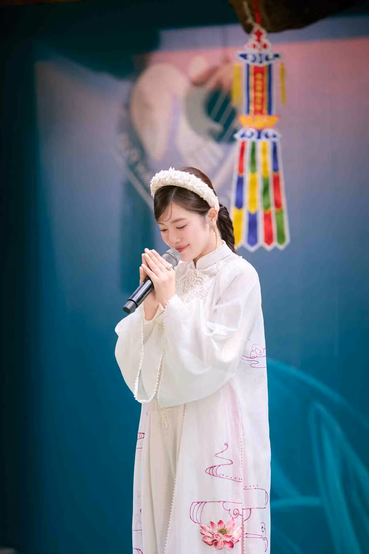 'Sao Mai' Nguyễn Thu Hằng đồng hành hỗ trợ trẻ em nghèo bị tim bẩm sinh.