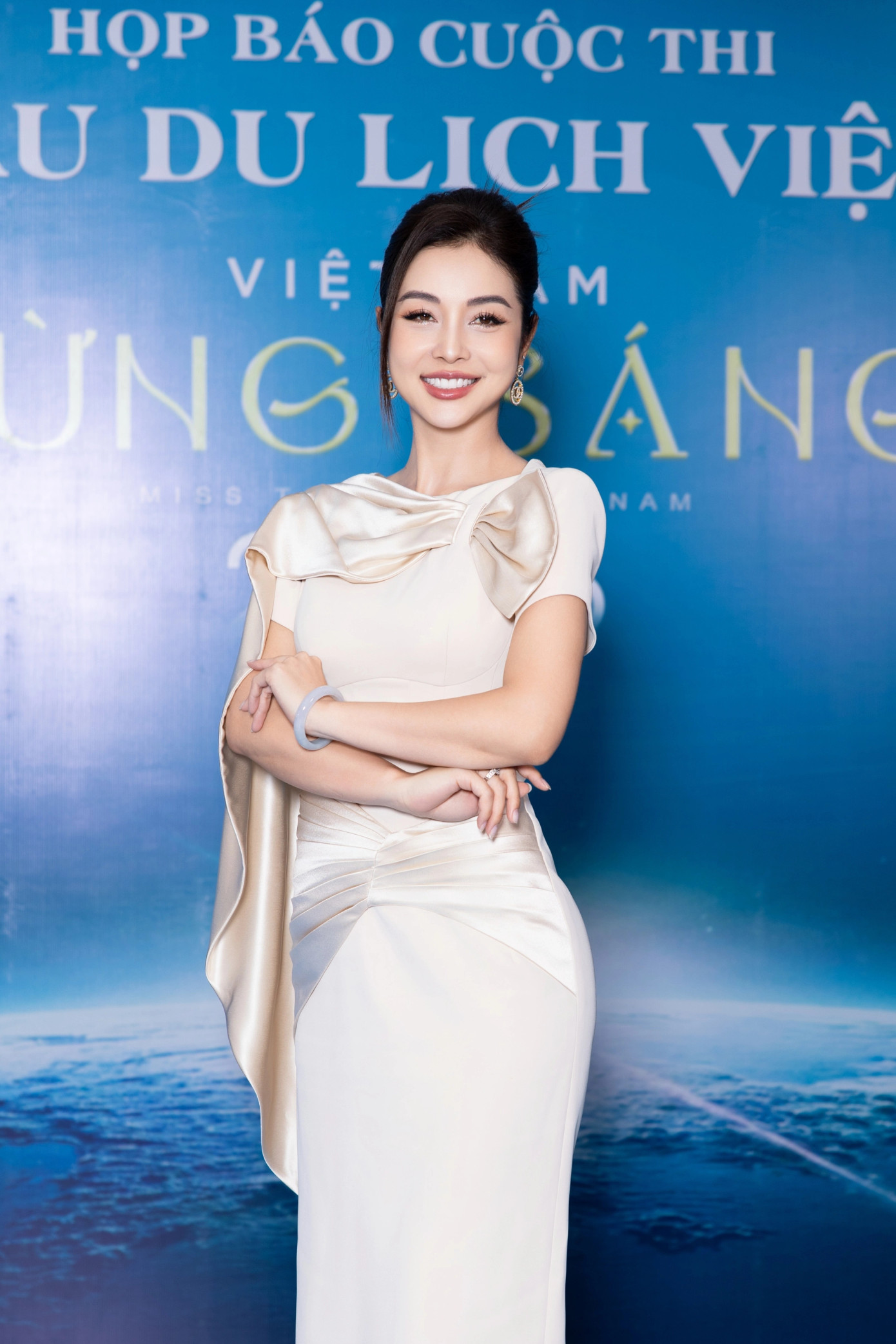 Jennifer Phạm cho biết dù ở đâu, trái tim vẫn hướng về Việt Nam.