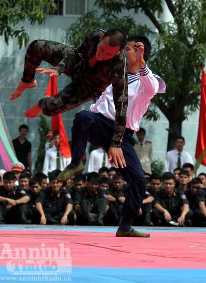 ...linh hoạt xử lý kẻ địch xâm phạm lãnh thổ, chủ quyền biển đảo Việt Nam