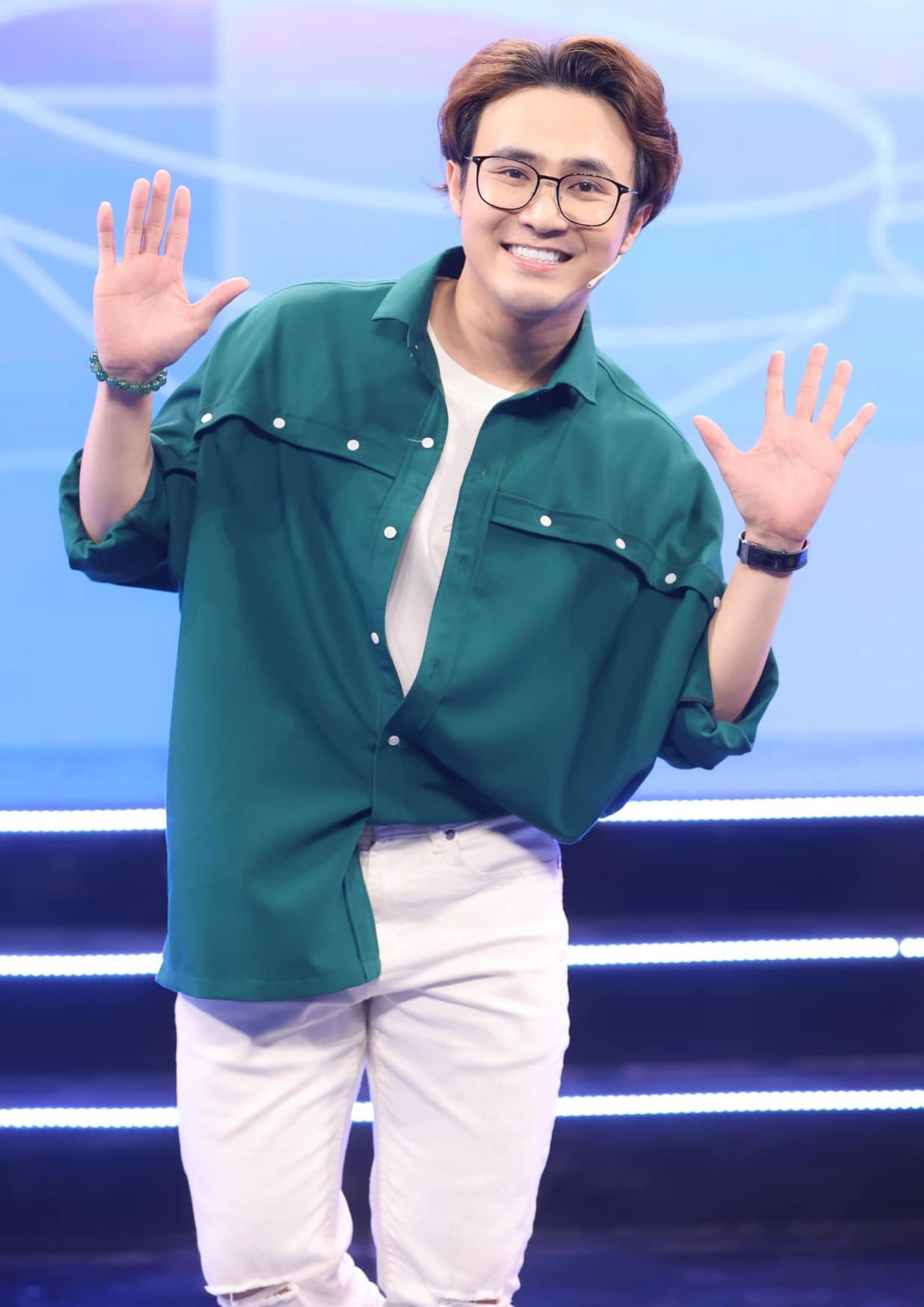 Huỳnh Lập đảm nhận vai trò host của chương trình Ngôi Sao 30s. Huỳnh Lập đảm nhận vai trò host của chương trình Ngôi Sao 30s.