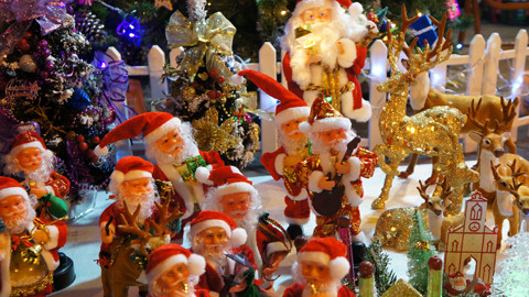 … Nhưng khách mua hàng rất thưa thớt