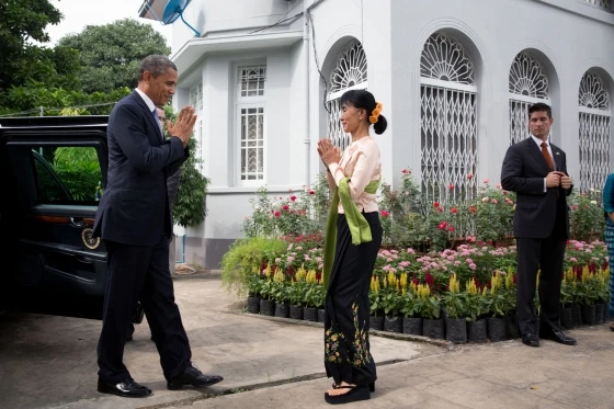 Ngày 19- 11, tổng thống Mỹ Barak Obama đã có chuyến thăm đầu tiên tới Myanmar. Ông Barack Obama chính là tổng thống Mỹ đầu tiên tới thăm quốc gia Đông Nam Á này