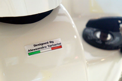 Tem trên xe nhỏ hơn để nhận biết LN125 nội và nhập khẩu