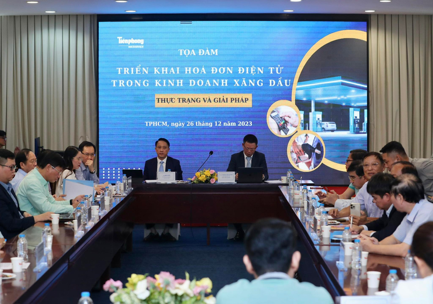 Quang cảnh buổi tọa đàm.