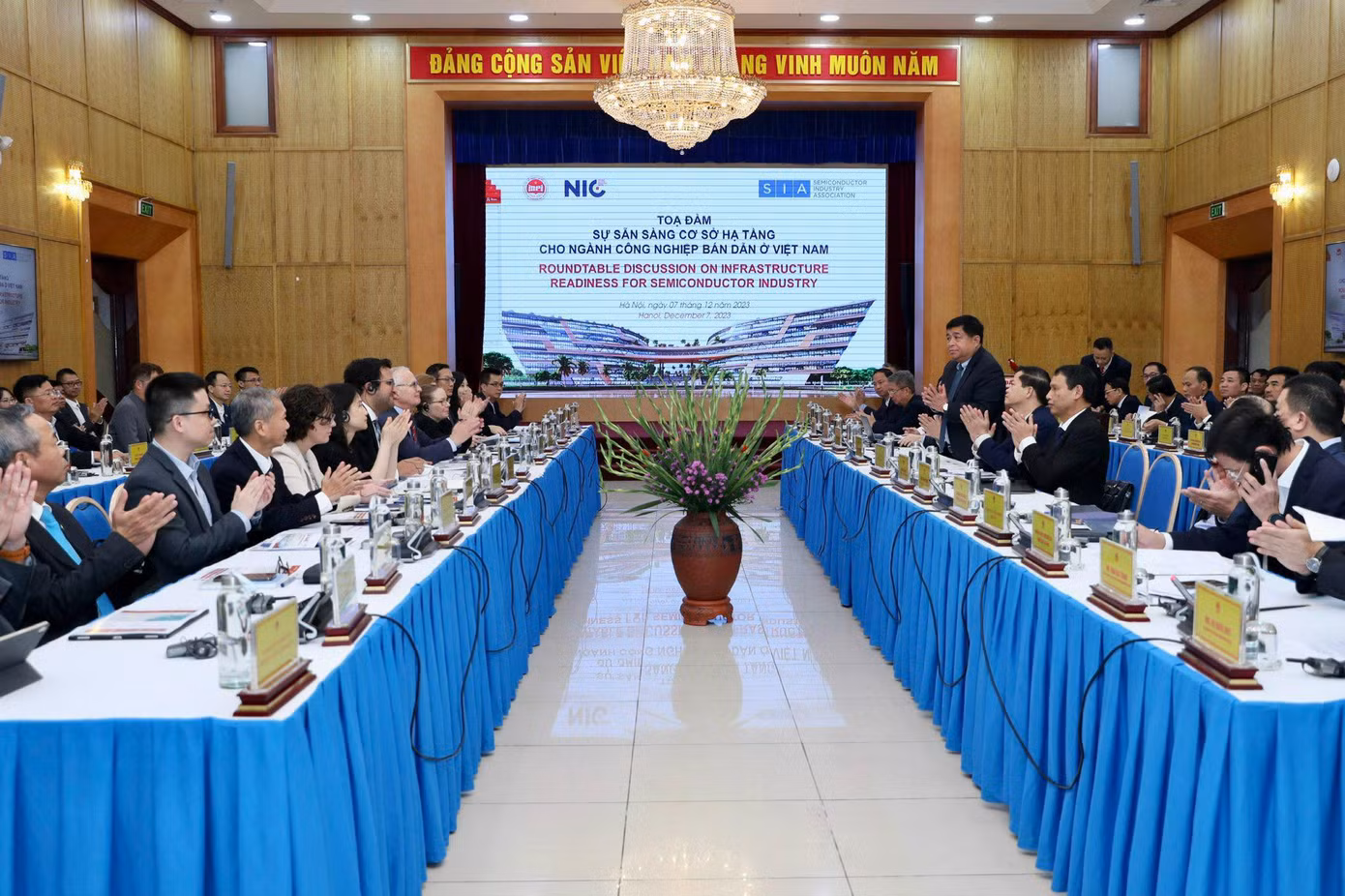 Quang cảnh buổi tọa đàm.
