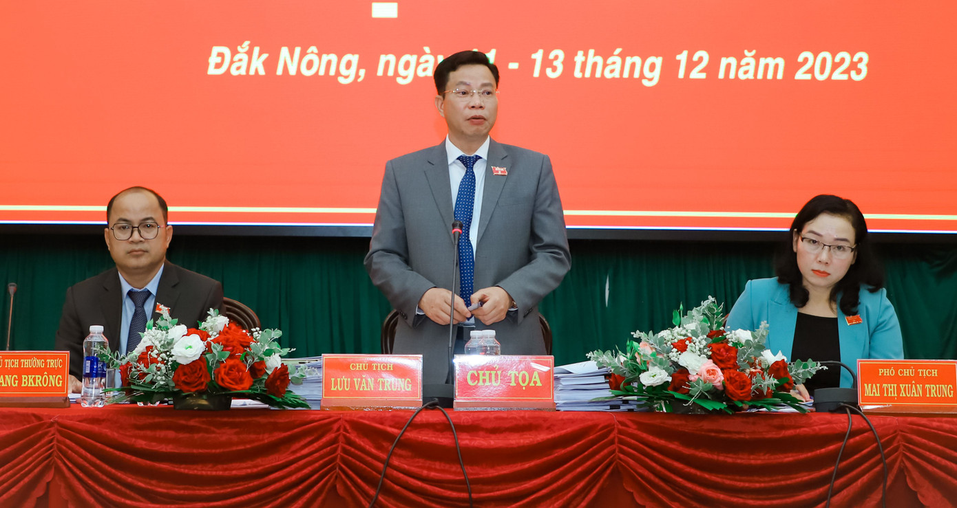 Chủ tịch HĐND tỉnh Đắk Nông Lưu Văn Trung chủ tọa phiên họp. Chủ tịch HĐND tỉnh Đắk Nông Lưu Văn Trung chủ tọa phiên họp.