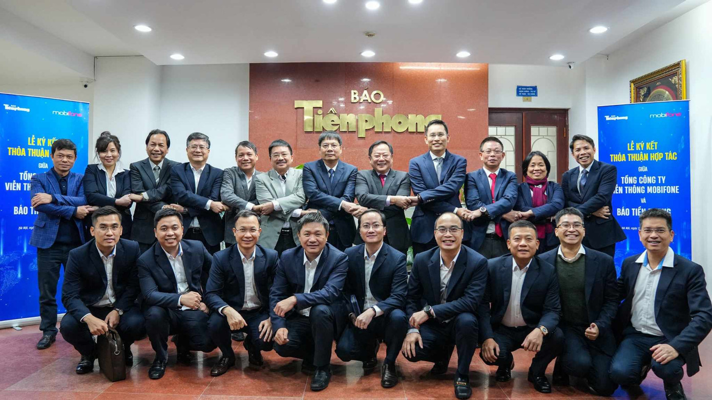 Báo Tiền Phong và MobiFone cam kết hợp tác, kỳ vọng đạt kết quả cao nhất. Ảnh: Duy Phạm