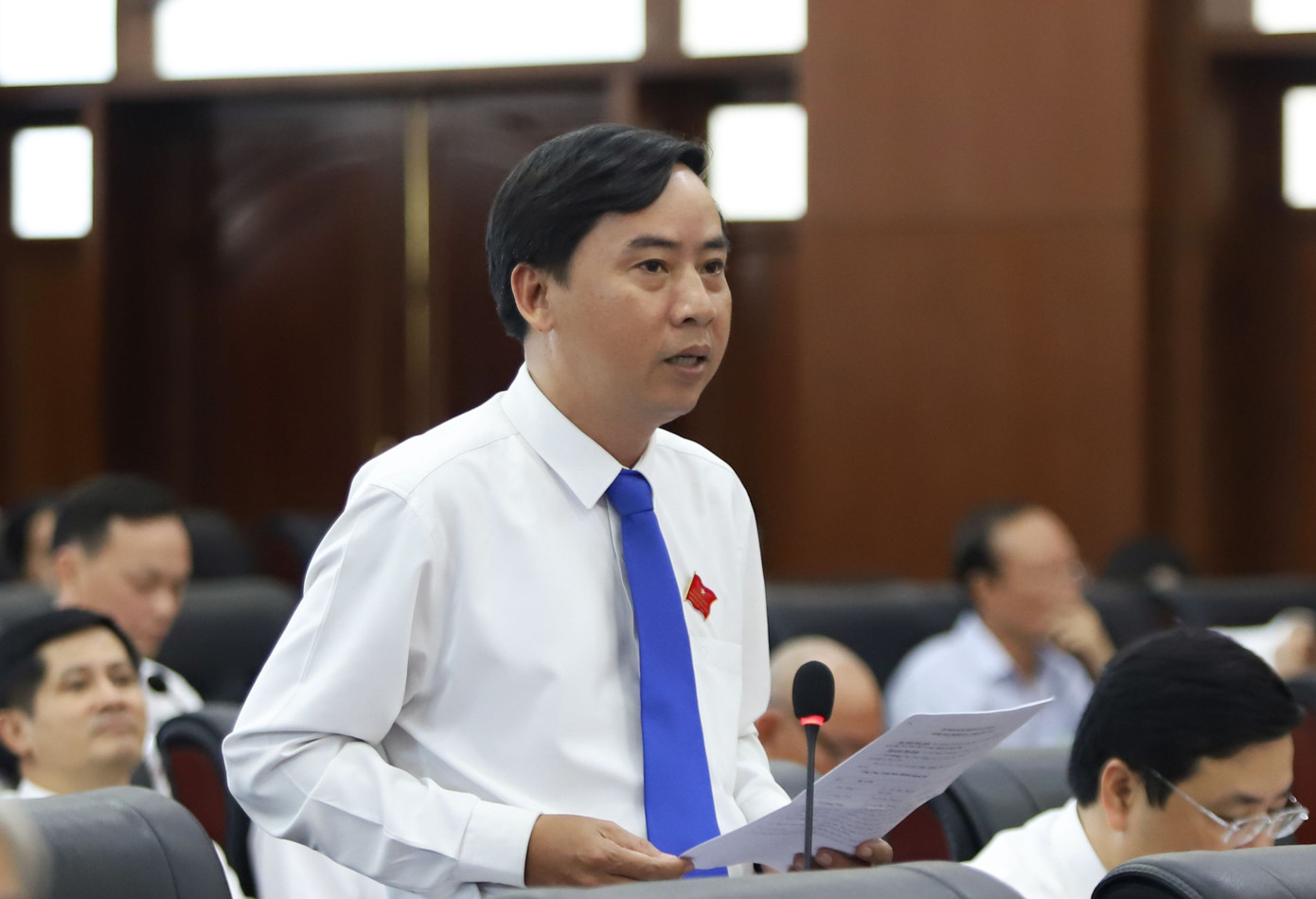 Đại biểu Lê Phú Nguyện nêu ý kiến tại kỳ họp. Đại biểu Lê Phú Nguyện nêu ý kiến tại kỳ họp.