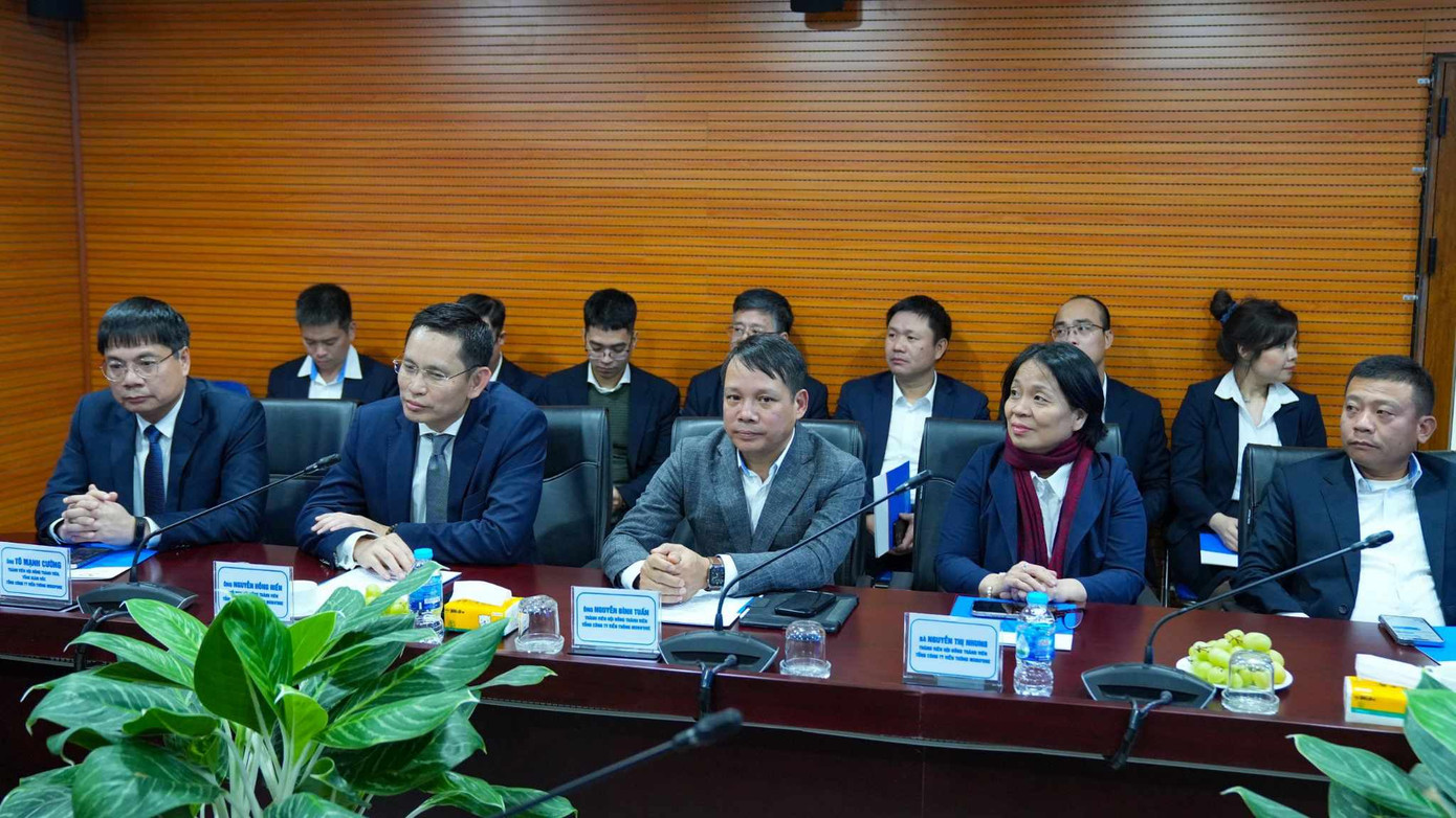 Lãnh đạo, cán bộ 2 đơn vị tham dự lễ ký kết. Ảnh: Duy Phạm.