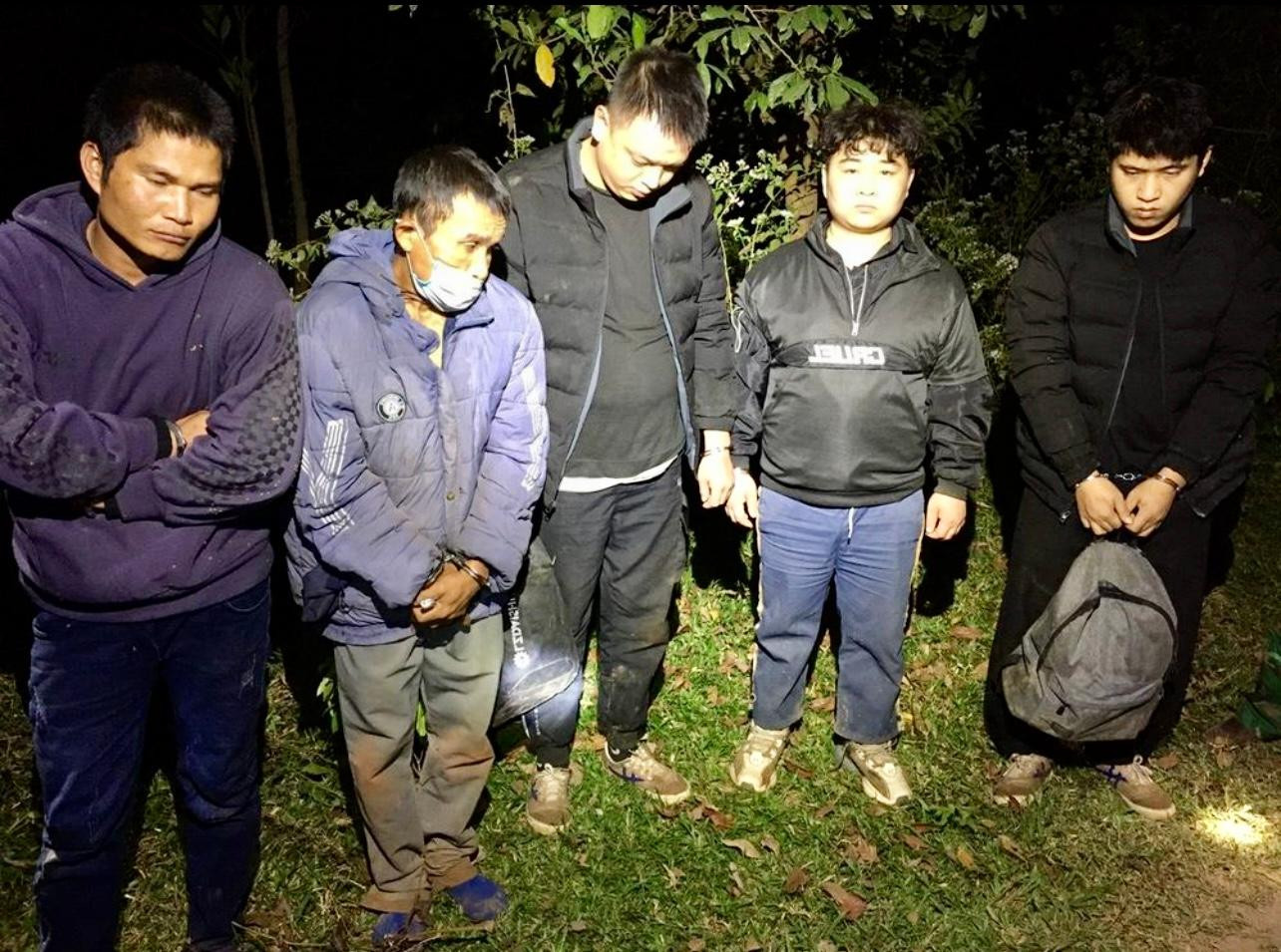 5 đối tượng bị bắt giữ. Ảnh: BĐBP