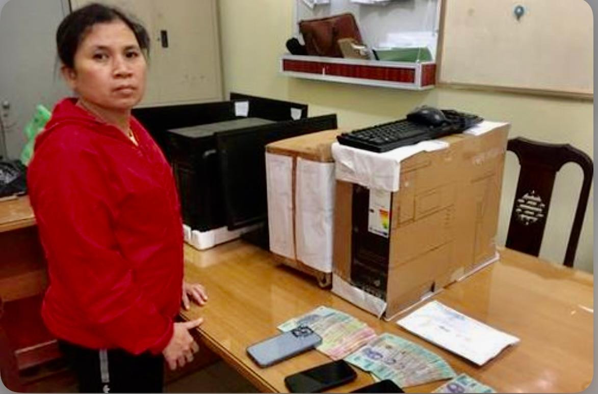 Đối tượng Nguyễn Thị Mỹ Vân cùng tang vật.