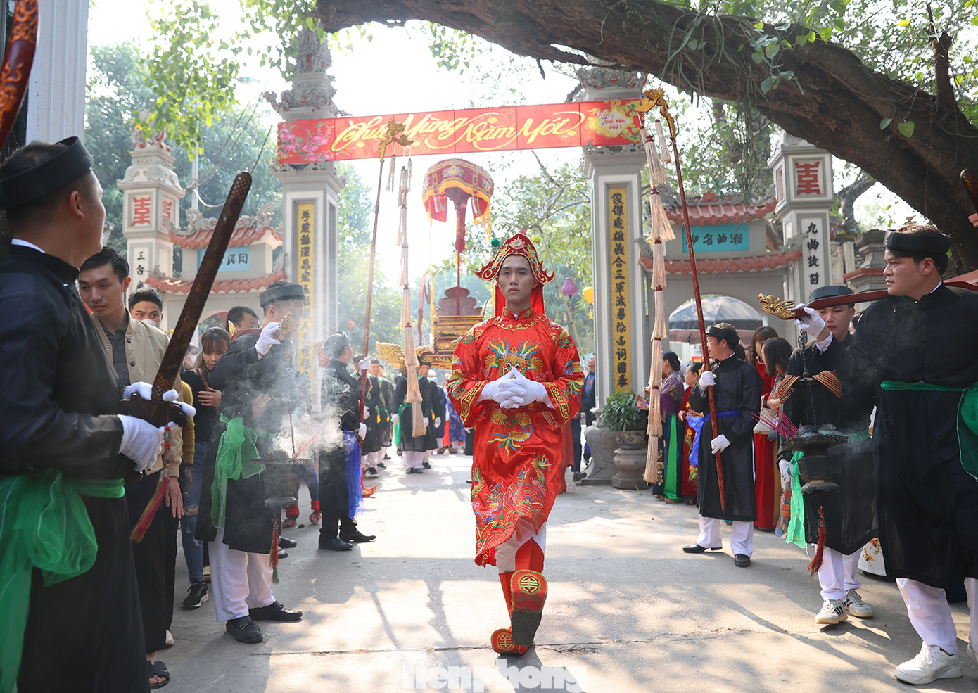 Trong lễ rước trang trọng, lễ hội của cả làng có nhiều nghi thức từ xưa truyền lại. Đặc biệt, nhiều điệu múa được tổ chức linh đình, hấp dẫn và thu hút người xem.