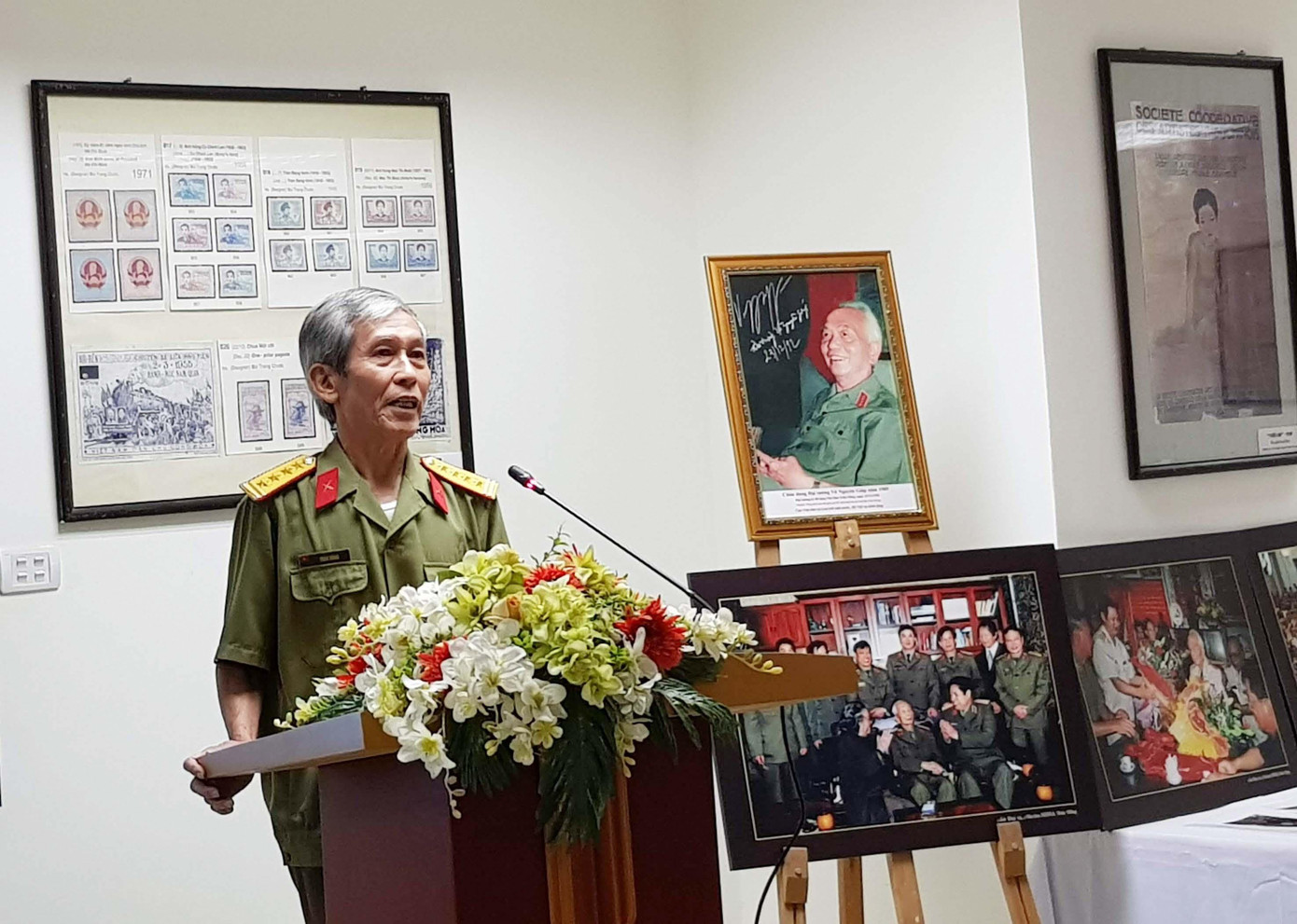 Đại tá Trần Hồng chia sẻ một số kỷ niệm trong những lần chụp ảnh Đại tướng Võ Nguyên Giáp. Ảnh: Kiến Nghĩa