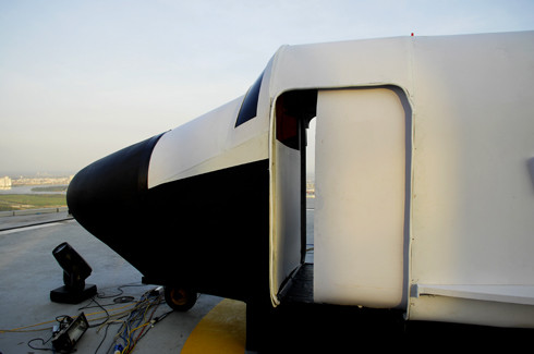 Con tàu này có cửa cho phép người tham quan đi vào